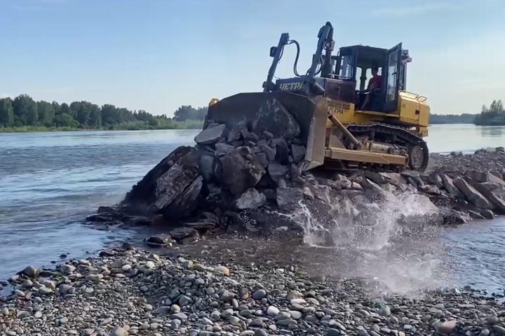 На реке Абакан завершен основной этап восстановительных работ 